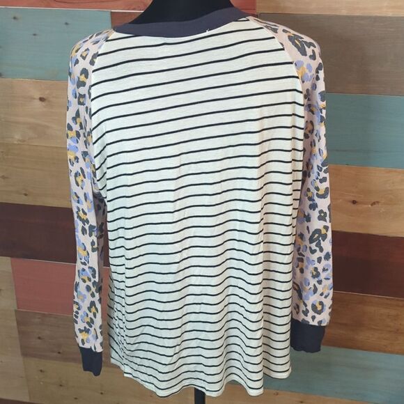 Large super soft striped and animal print haptics shirt - Picture 3 of 4